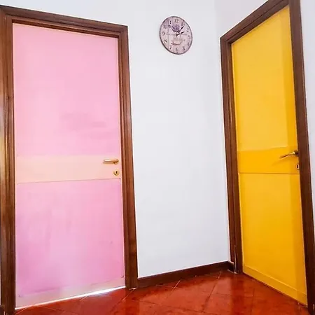Rainbow House Apartment *
